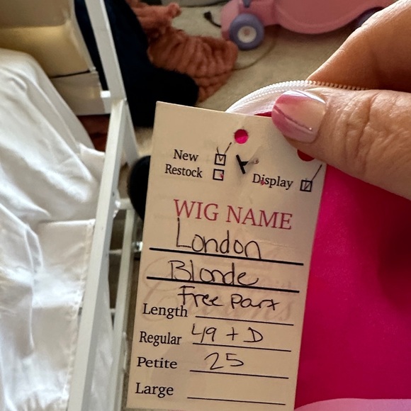 Chelsey Smith Crowns London Blonde Free Part Petite - Picture 5 of 5